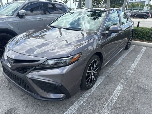 Used 2024 Toyota Camry SE w/ Convenience Package FWD image 1