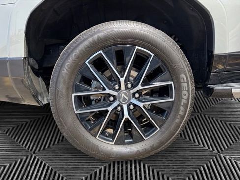 Used 2025 Lexus GX 550 w/ Accessory Package (2T) AWD/4WD image 34