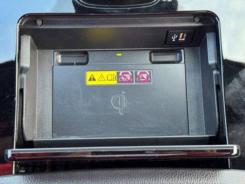 Used 2023 Toyota bZ4X Limited image 30