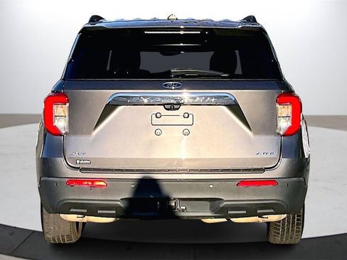Used 2021 Ford Explorer XLT w/ Class III Trailer Tow Package image 8