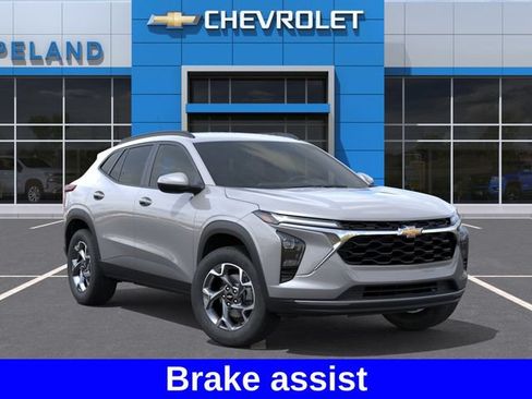 New 2026 Chevrolet Trax LT w/ Driver Confidence Package FWD image 8