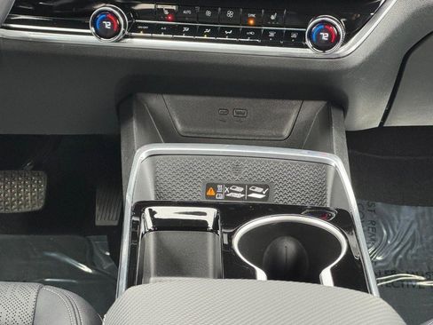 Used 2025 Chevrolet Equinox LT w/ Convenience Package II image 14