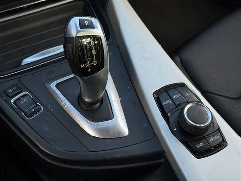 Used 2014 BMW 320i xDrive Sedan image 18