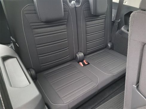 Used 2024 Volkswagen Tiguan S image 11