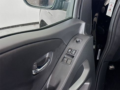 Used 2025 Nissan Frontier SV image 10