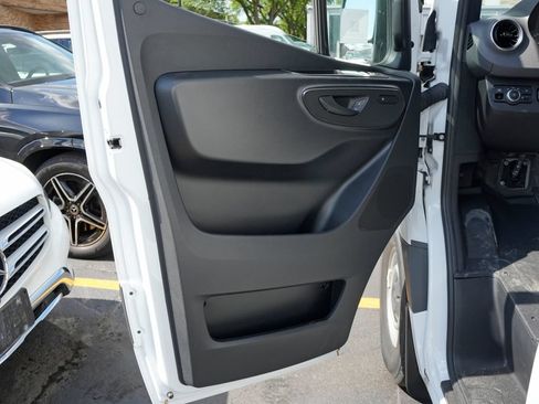 New 2025 Mercedes-Benz eSprinter 170 Cargo image 8
