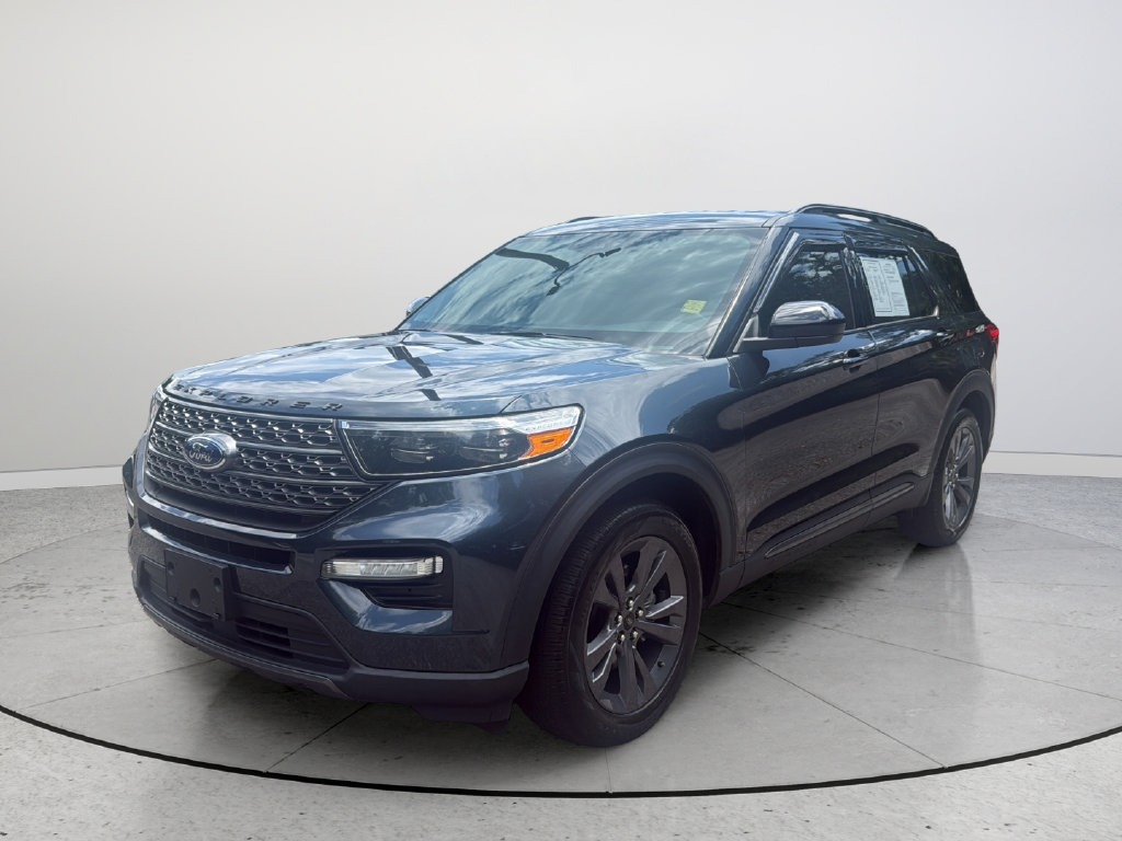 Used 2023 Ford Explorer XLT w/ Equipment Group 202A RWD image 4