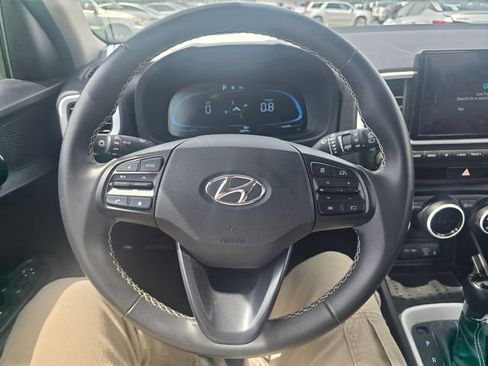 Used 2025 Hyundai Venue Limited FWD image 17