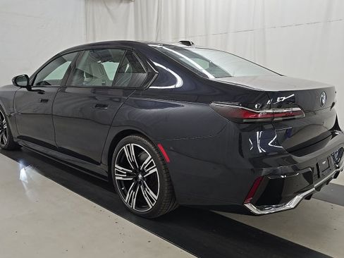 Used 2023 BMW i7 xDrive60 AWD/4WD image 4