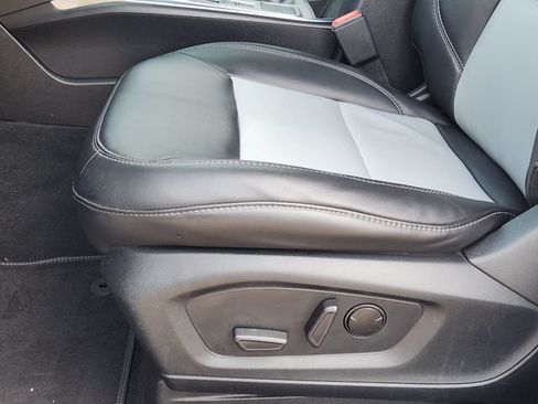 Used 2022 Ford Explorer XLT w/ Equipment Group 202A RWD image 24