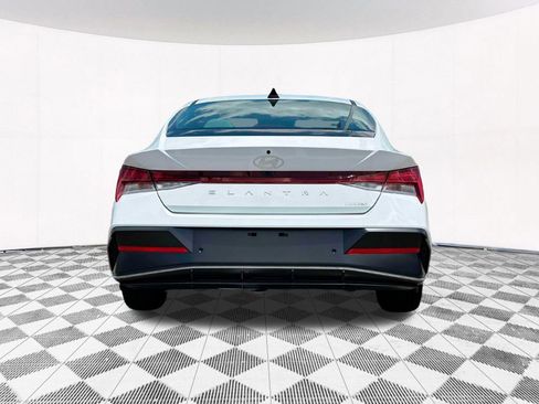 New 2025 Hyundai Elantra Limited image 10