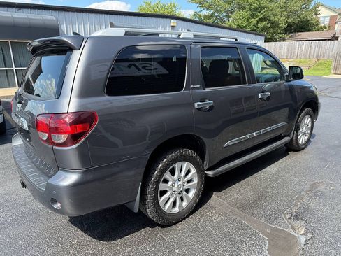 Used 2018 Toyota Sequoia Platinum w/ Preferred Accessory Package AWD/4WD image 6
