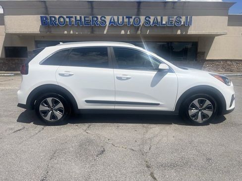 Used 2022 Kia Niro LX image 9