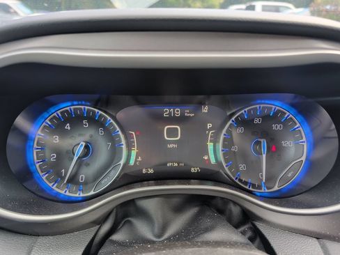 Used 2024 Chrysler Pacifica Touring-L FWD image 13