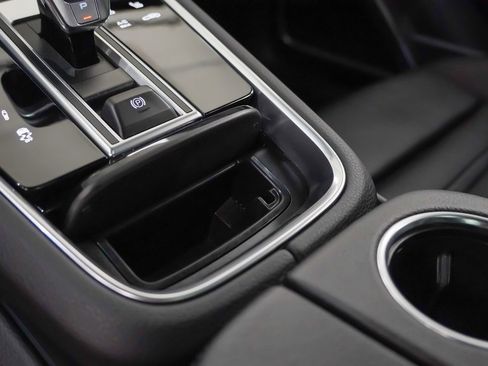 Used 2022 Porsche Panamera Platinum Edition image 32