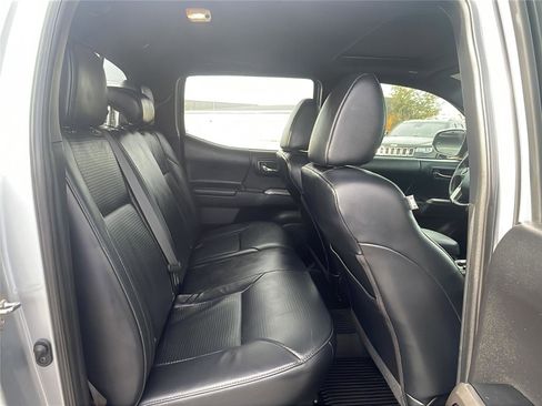 Used 2019 Toyota Tacoma Limited image 16