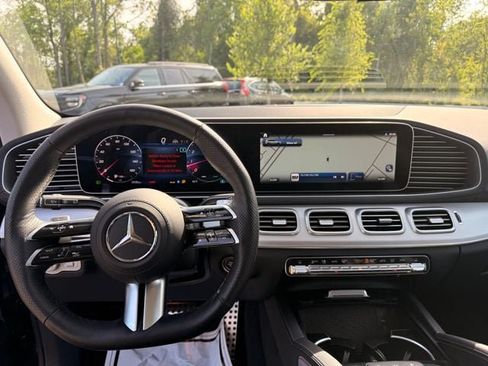 Used 2026 Mercedes-Benz GLS 450 4MATIC image 5