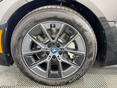 Used 2024 BMW i4 eDrive35 w/ Convenience Package image 37