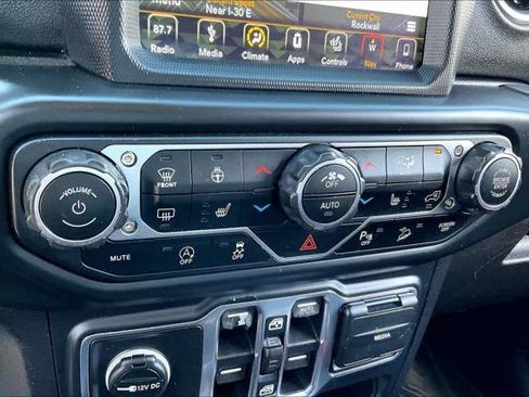 Certified 2018 Jeep Wrangler Unlimited Sahara AWD/4WD image 30