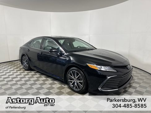 Used 2023 Toyota Camry XLE image 1