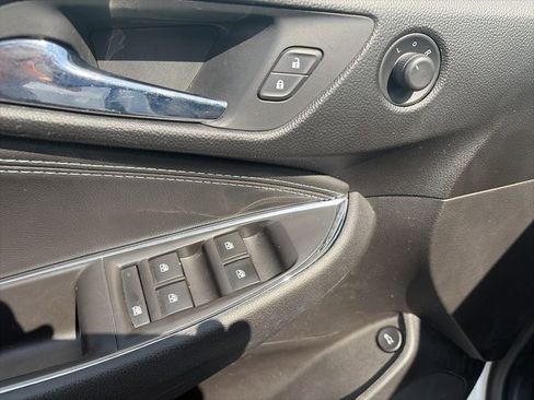 Used 2018 Chevrolet Cruze Premier FWD image 14