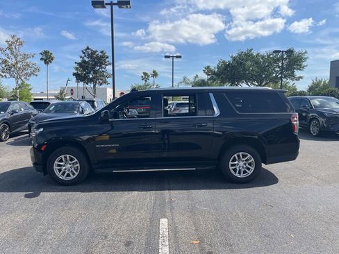 Used 2022 Chevrolet Suburban LT image 2