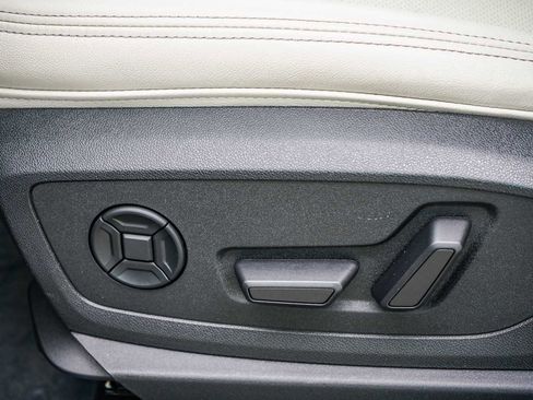 Used 2024 Audi Q8 e-tron Premium Plus w/ Premium Plus Package image 19