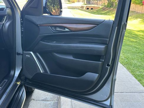 Used 2019 Cadillac Escalade ESV Luxury AWD/4WD image 52