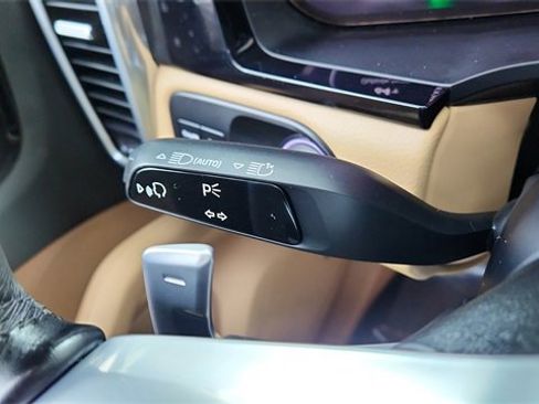 Used 2022 Porsche Cayenne image 40