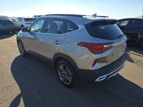 Used 2023 Kia Seltos S w/ Navigation Package FWD image 2