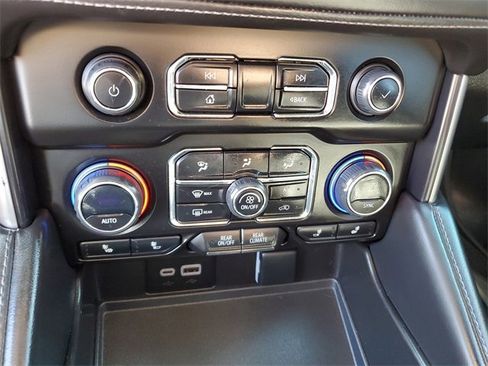 Used 2023 Chevrolet Tahoe Z71 w/ Luxury Package image 20