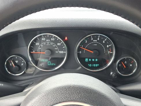 Used 2015 Jeep Wrangler Unlimited Rubicon w/ Connectivity Group image 20