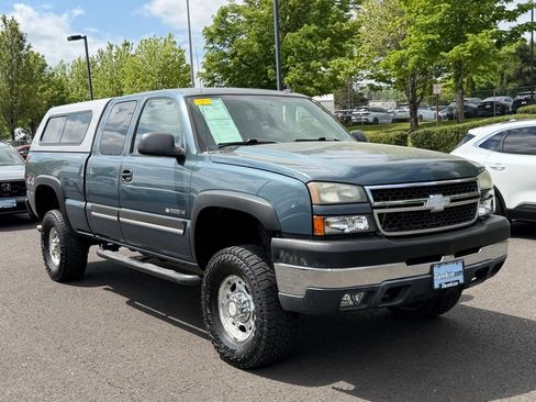 Used 2006 Chevrolet Silverado 2500 LT w/ Skid Plate Package AWD/4WD image 2