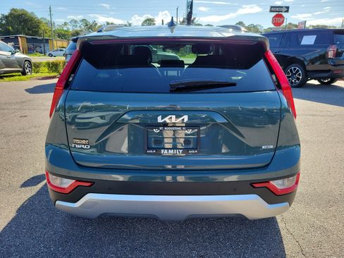 Certified 2025 Kia Niro EX FWD image 5