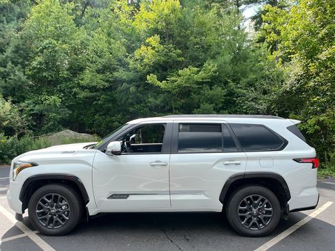 Used 2026 Toyota Sequoia Platinum AWD/4WD image 2