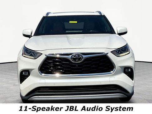 Used 2021 Toyota Highlander Platinum AWD/4WD image 2