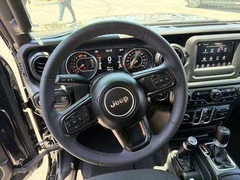Used 2023 Jeep Wrangler Unlimited Sport AWD/4WD image 11