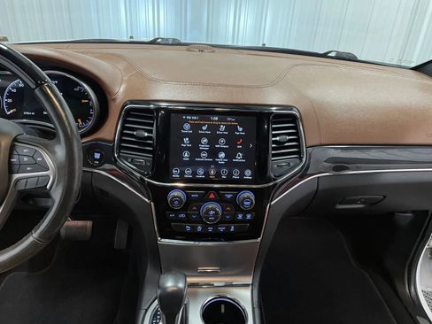 Used 2020 Jeep Grand Cherokee Overland AWD/4WD image 31