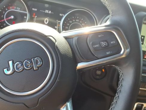 Used 2022 Jeep Wrangler Unlimited Rubicon w/ LED Lighting Group AWD/4WD image 8