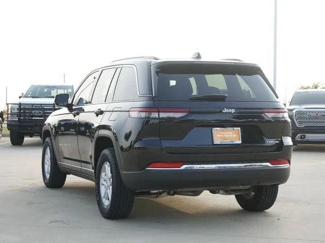Certified 2024 Jeep Grand Cherokee Laredo RWD image 7