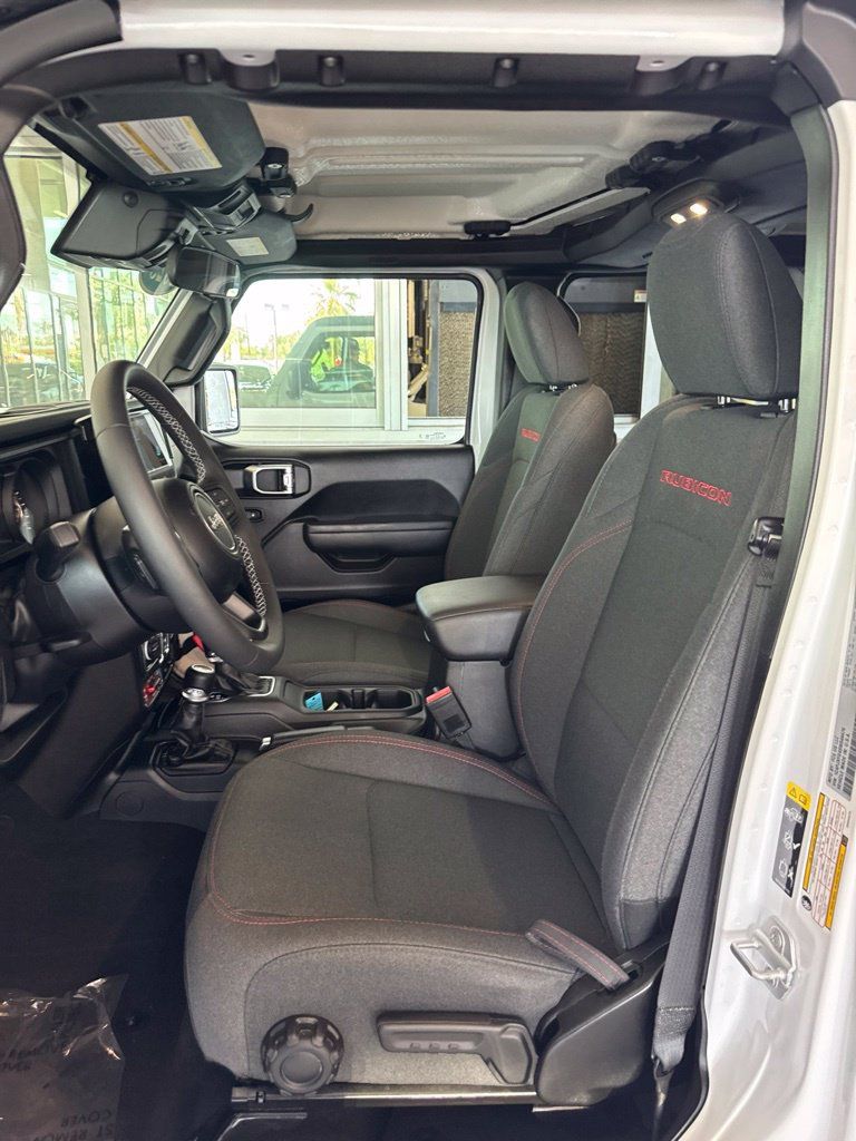 Used 2025 Jeep Wrangler Unlimited Rubicon AWD/4WD image 11