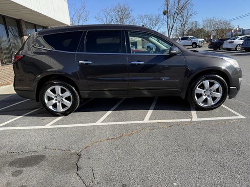 Used 2017 Chevrolet Traverse LT w/ Style and Technology Package image 9