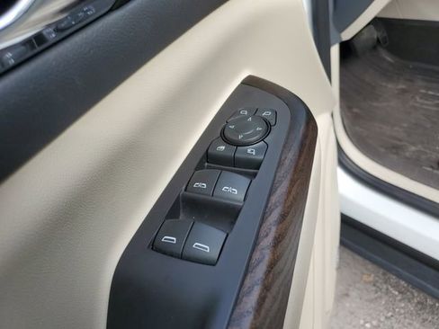 Used 2021 GMC Acadia Denali w/ Denali Technology Package image 17