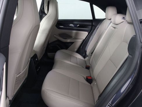 Certified 2025 Porsche Macan 4 Electric image 31