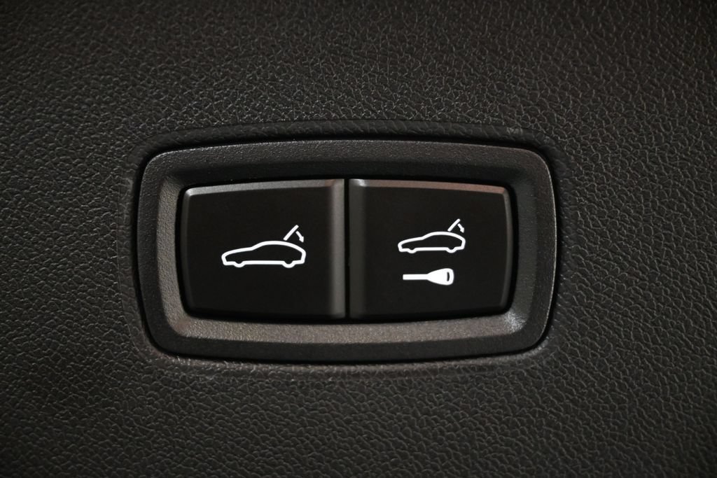 Used 2026 Porsche Cayenne AWD/4WD image 30