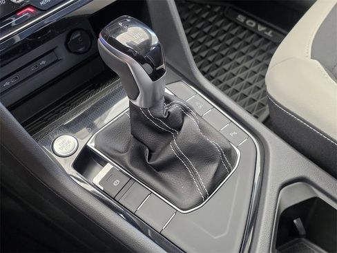 New 2025 Volkswagen Taos SE image 14