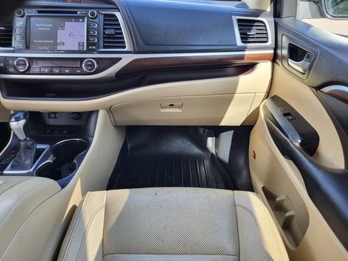 Used 2016 Toyota Highlander Limited Platinum AWD/4WD image 28