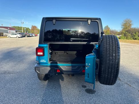 Used 2020 Jeep Wrangler Unlimited Sahara w/ Uconnect 4C Nav & Sound Group image 14