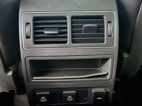 Used 2024 Jaguar F-PACE R-Dynamic S image 29