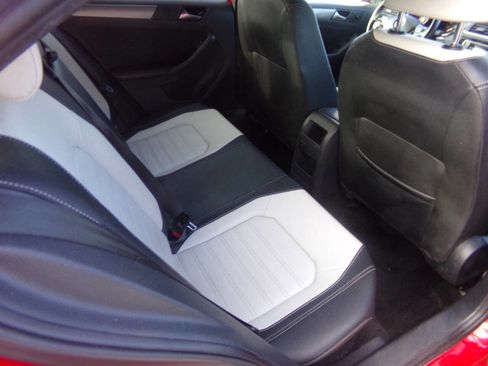 Used 2016 Volkswagen Jetta Sport w/ Lighting Package image 32